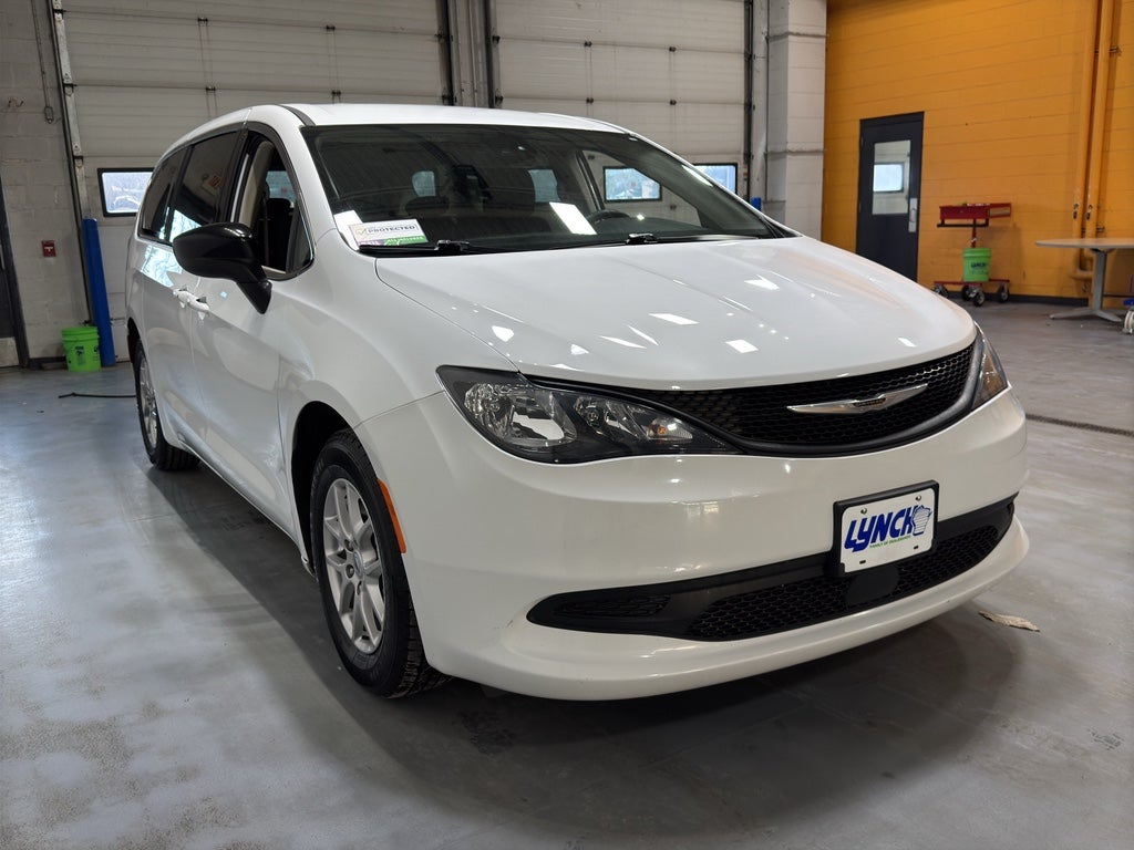 2024 Chrysler Voyager LX