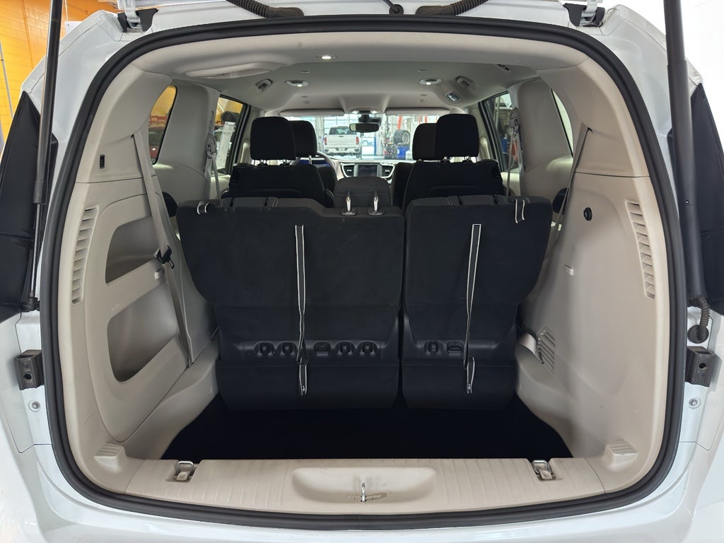 2024 Chrysler Voyager LX