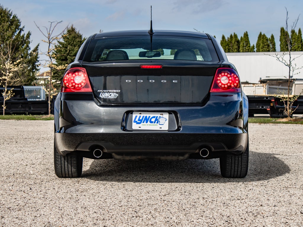 2011 Dodge Avenger Lux