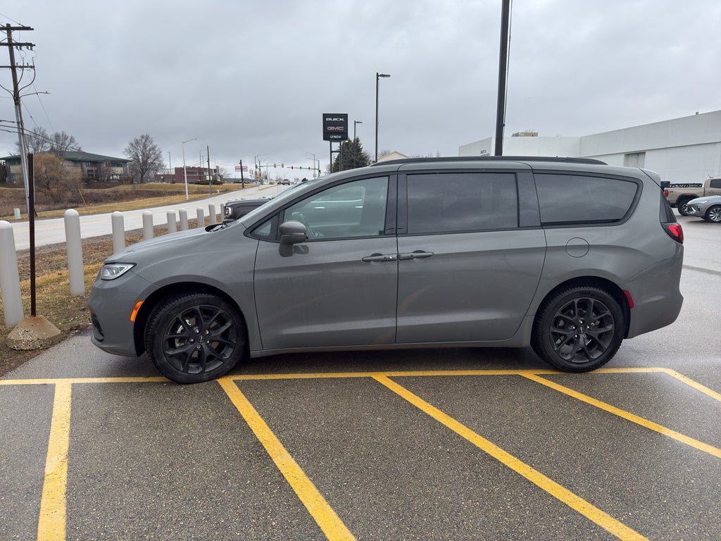 2021 Chrysler Pacifica Touring L