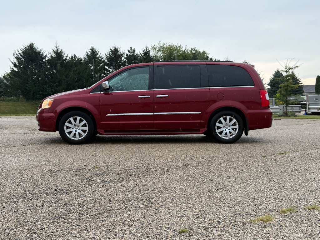 2012 Chrysler Town & Country Touring-L