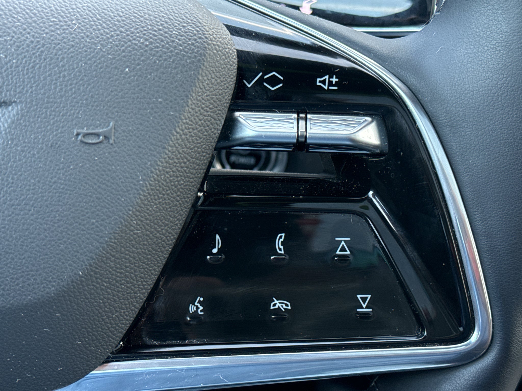 2024 Cadillac LYRIQ Sport 1