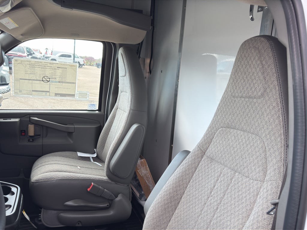 2025 Chevrolet Express Cutaway 3500 1WT