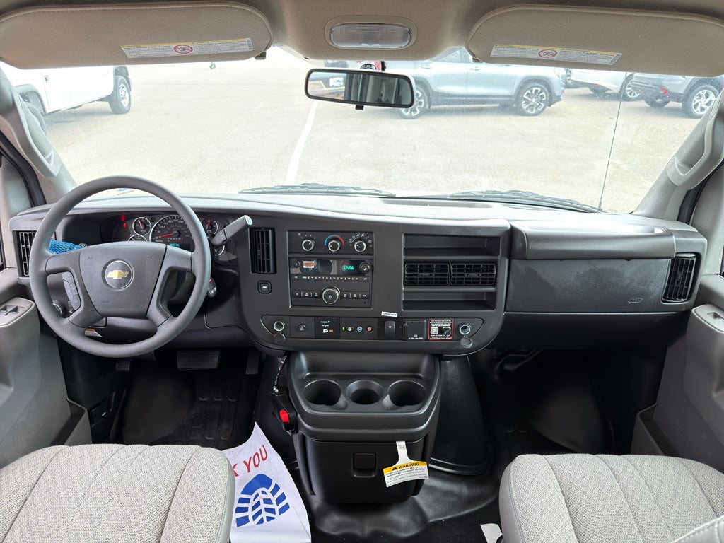 2025 Chevrolet Express Cutaway 3500 1WT