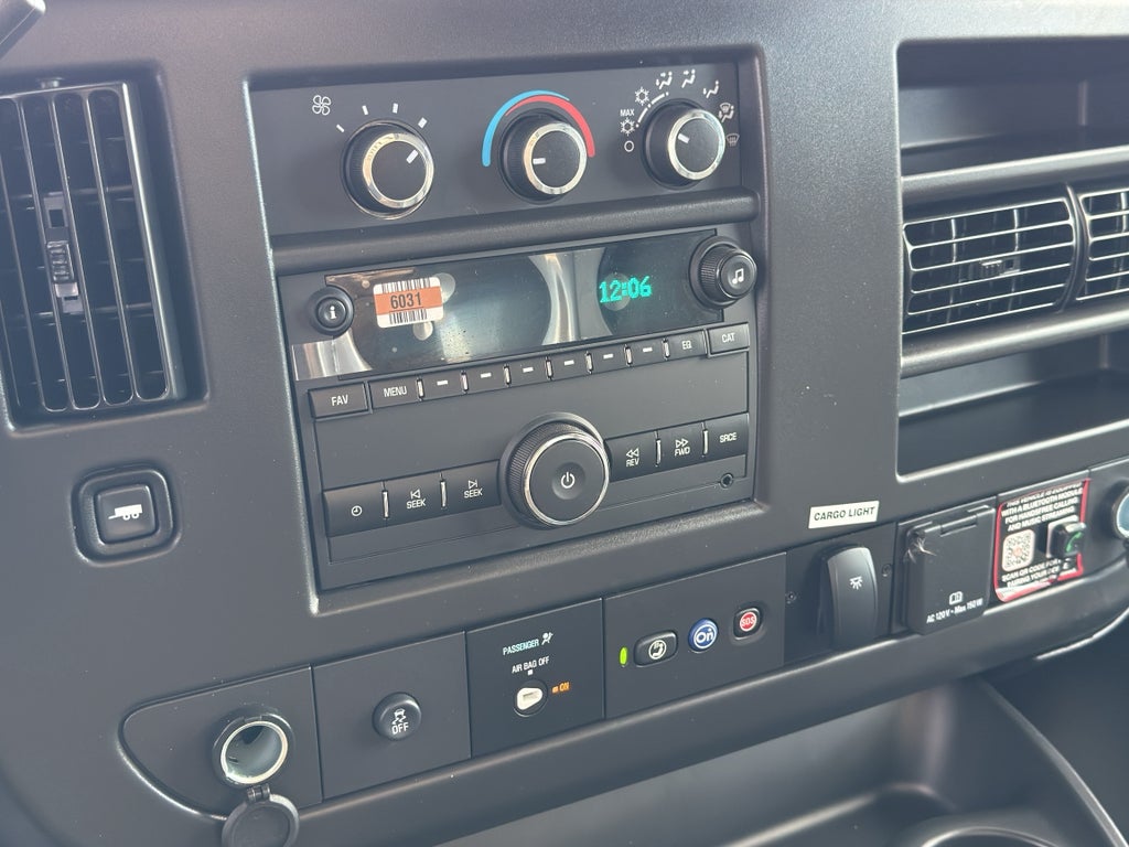 2025 Chevrolet Express Cutaway 3500 1WT