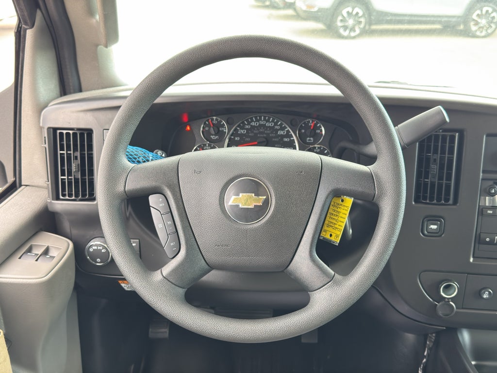 2025 Chevrolet Express Cutaway 3500 1WT