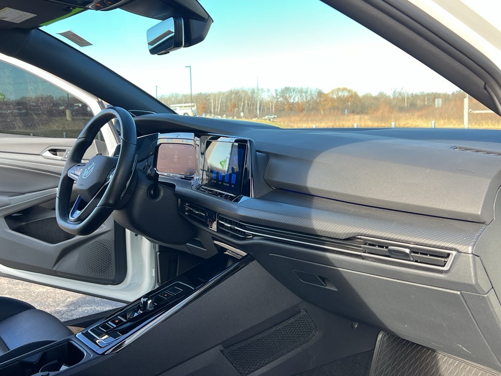 2023 Volkswagen Golf R BASE