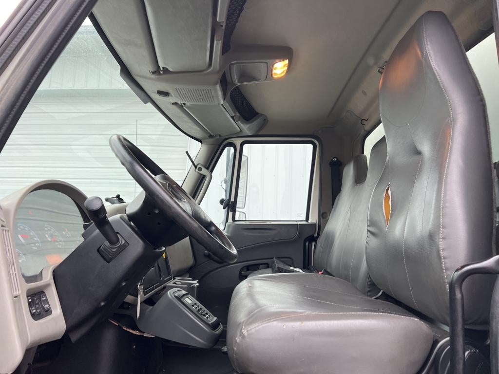 2015 International 4300 MA025 26' Van Body