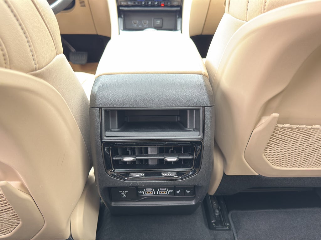 2025 Jeep Grand Cherokee Limited w/Tow & Moonroof