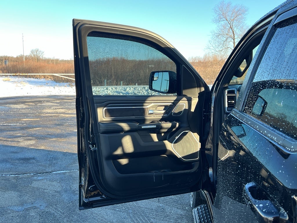 2023 RAM 1500 Laramie Night Edition w/Moonroof