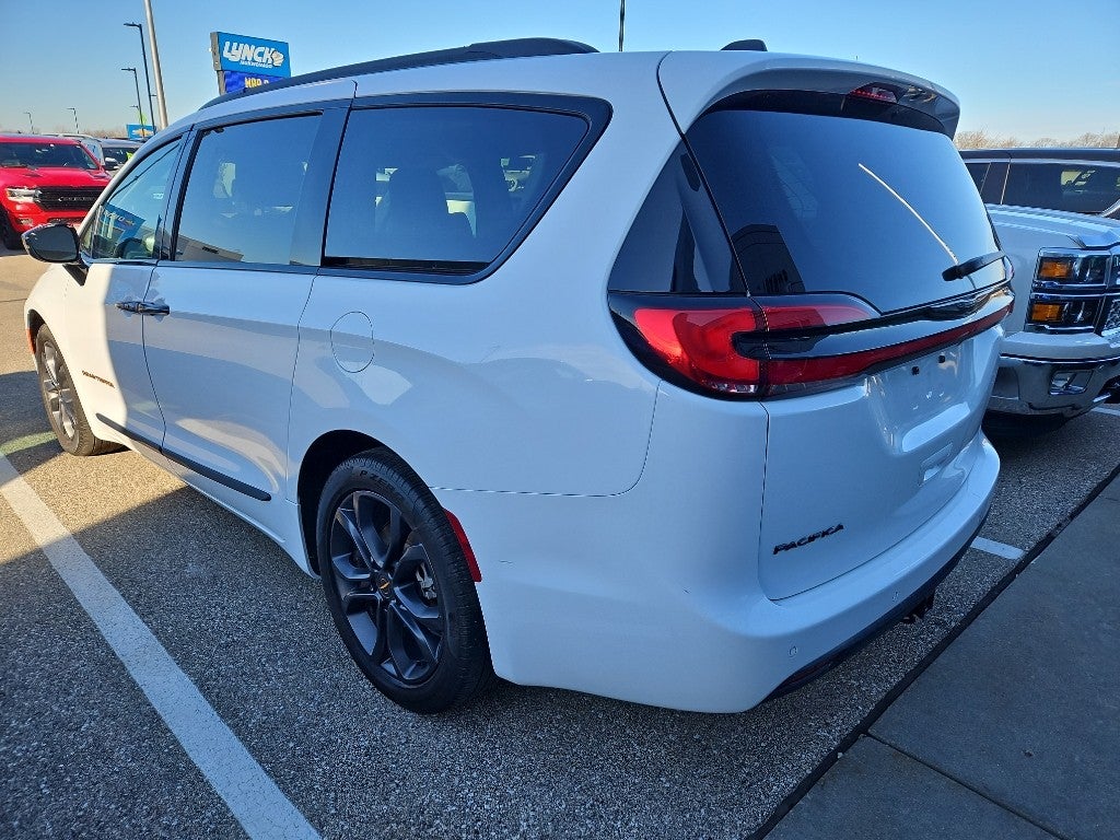 2024 Chrysler Pacifica Touring L Road Tripper