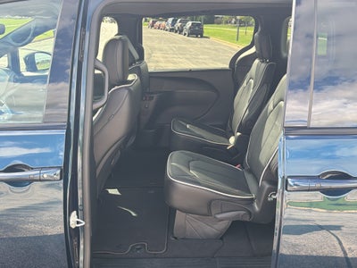 2025 Chrysler Pacifica Limited AWD