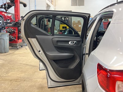 2025 Volvo XC40 Plus Dark Theme