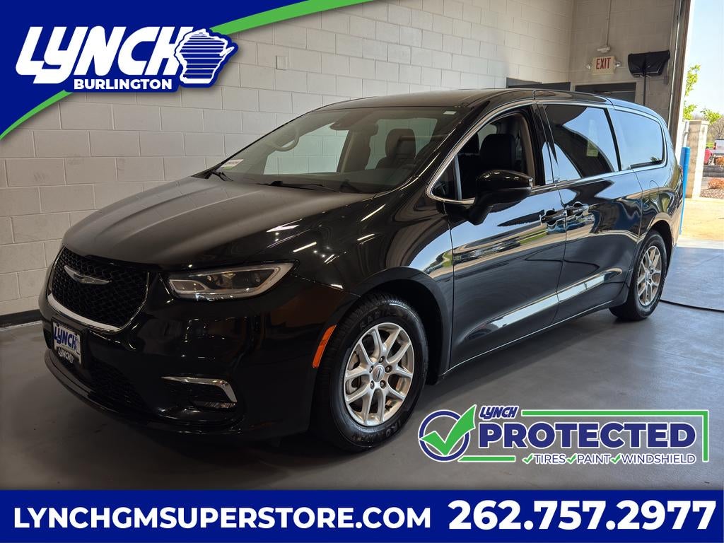 2023 Chrysler Pacifica Touring L's photo