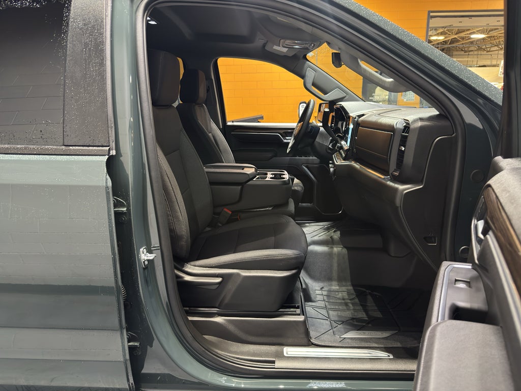 2025 Chevrolet Silverado 1500 LT (2FL)