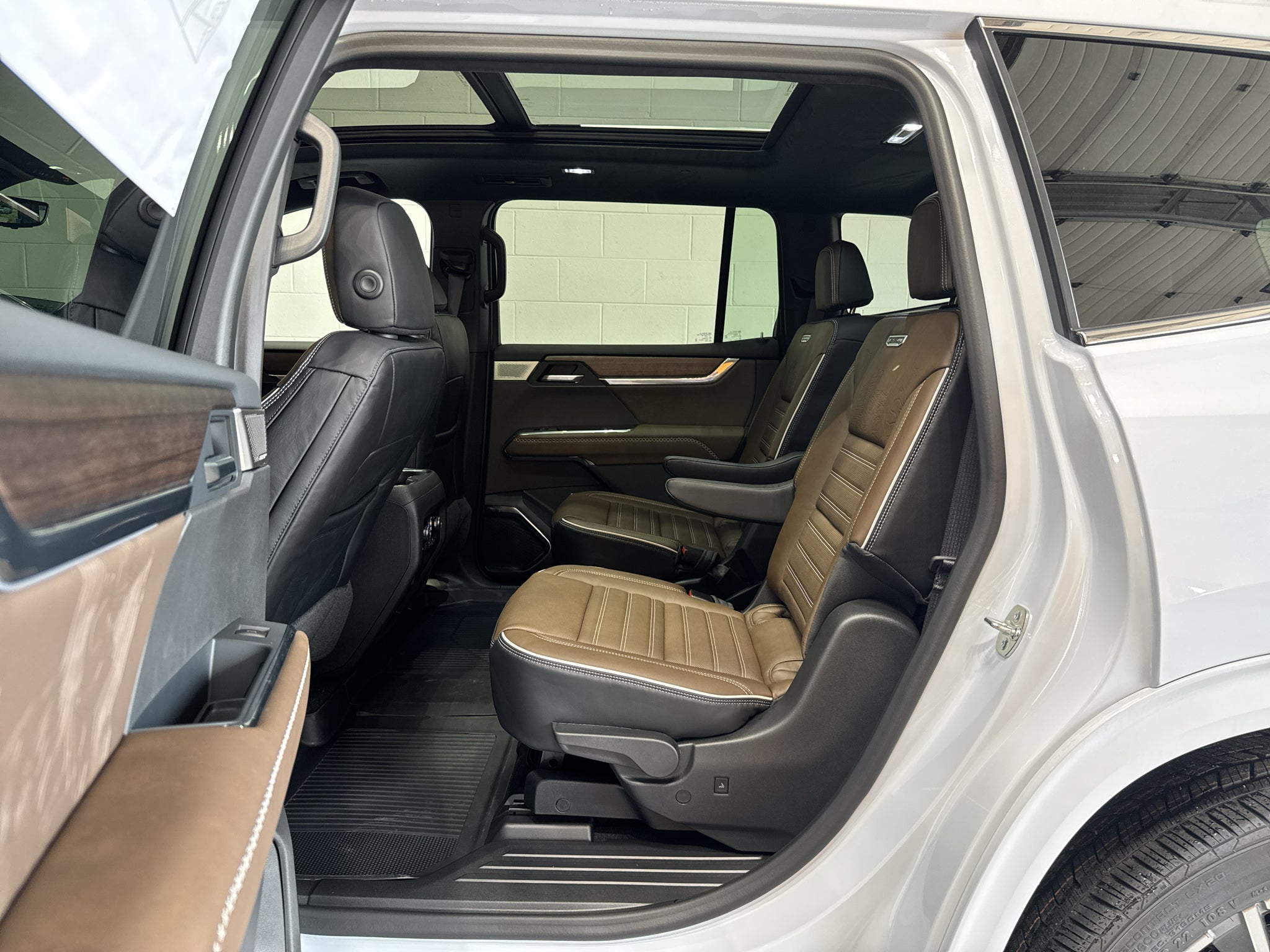2027 GMC Acadia Denali Ultimate - Photo 13