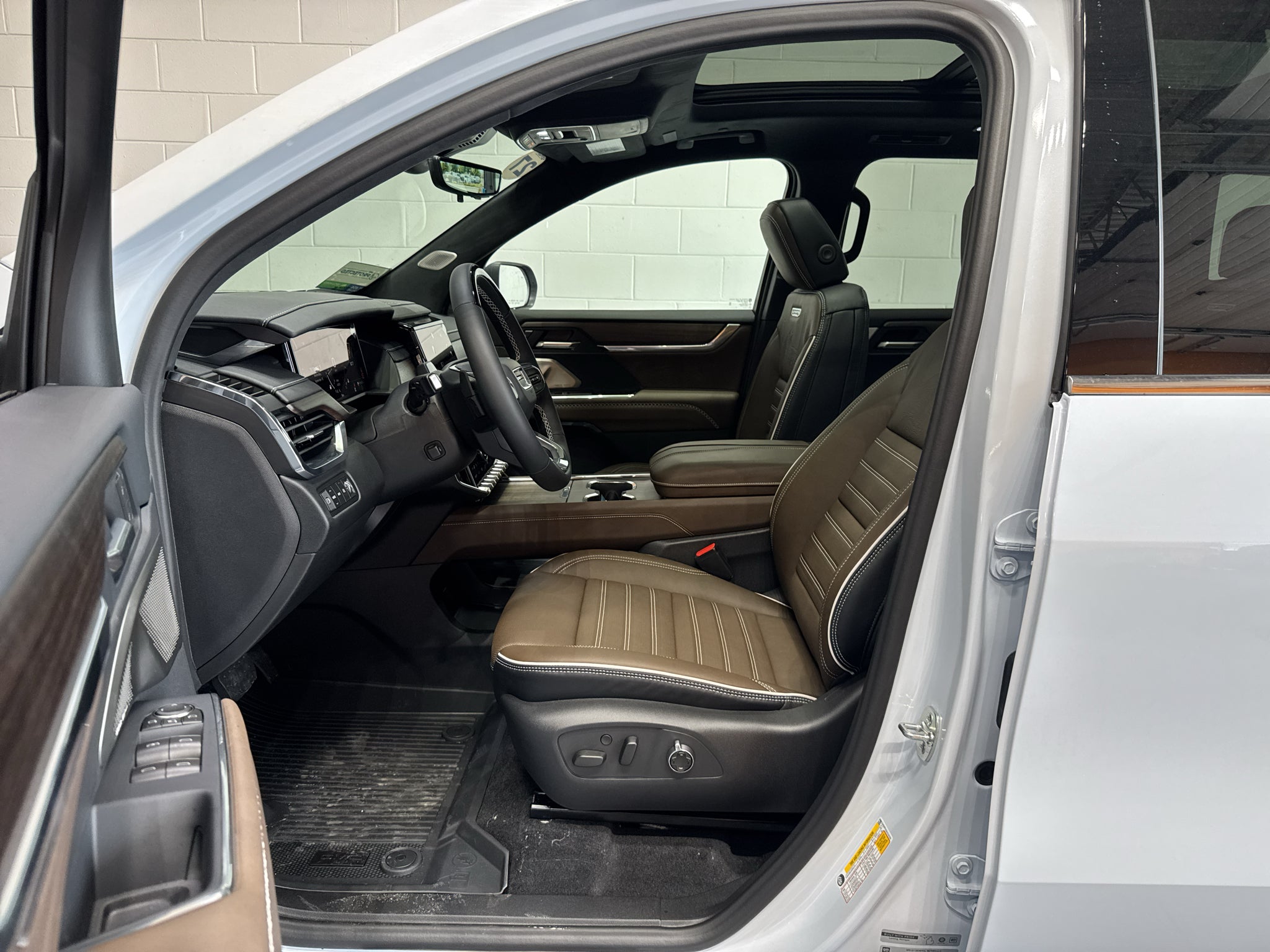 2027 GMC Acadia Denali Ultimate - Photo 18