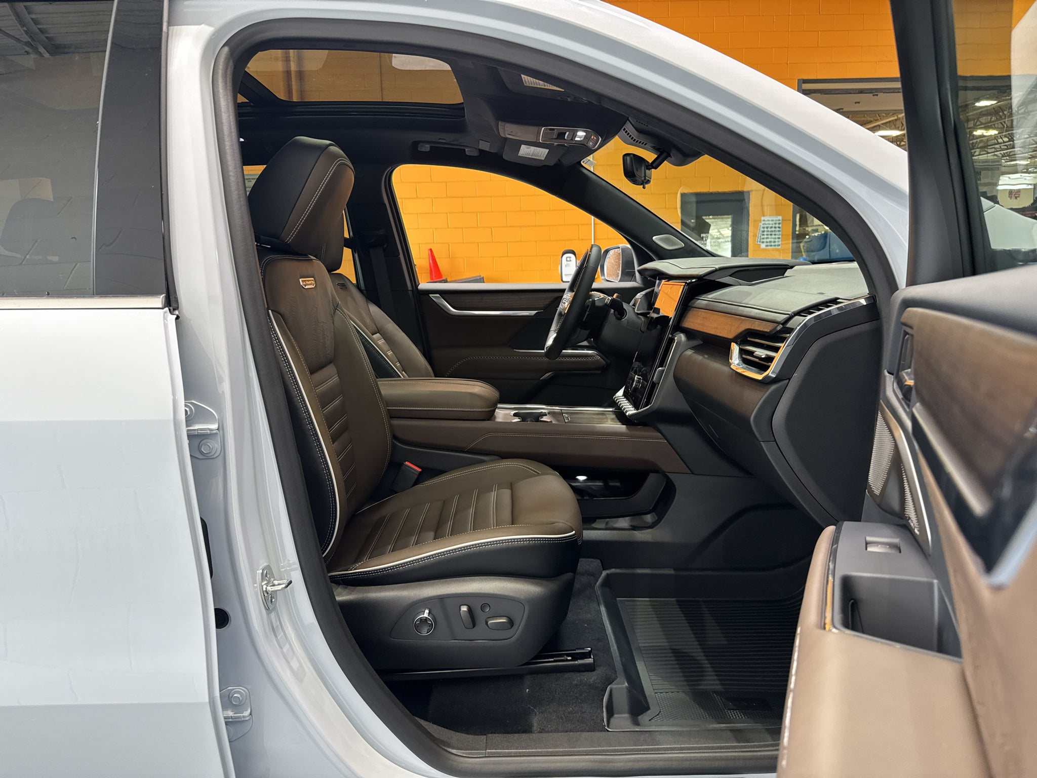 2027 GMC Acadia Denali Ultimate - Photo 21