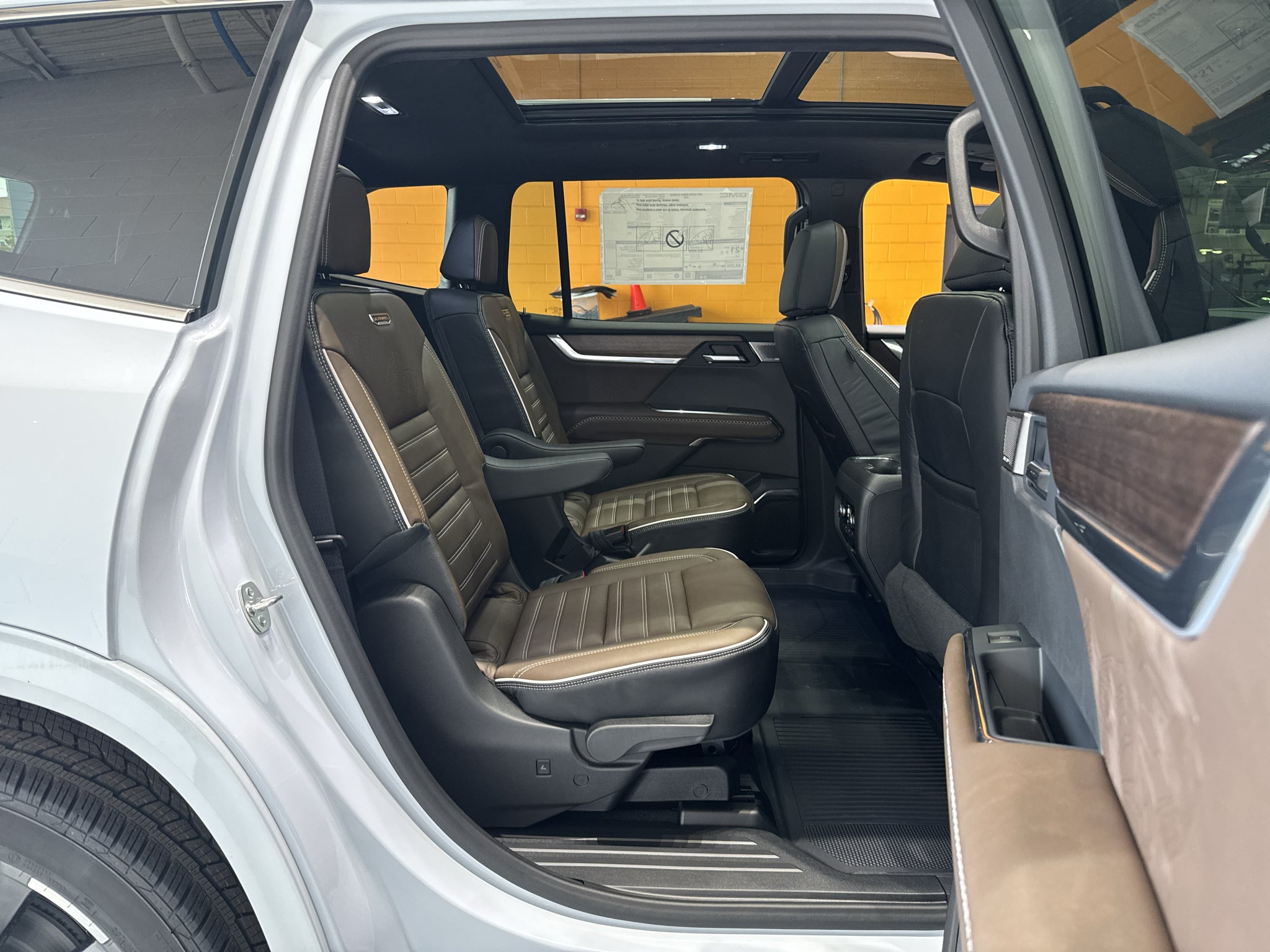 2027 GMC Acadia Denali Ultimate - Photo 22