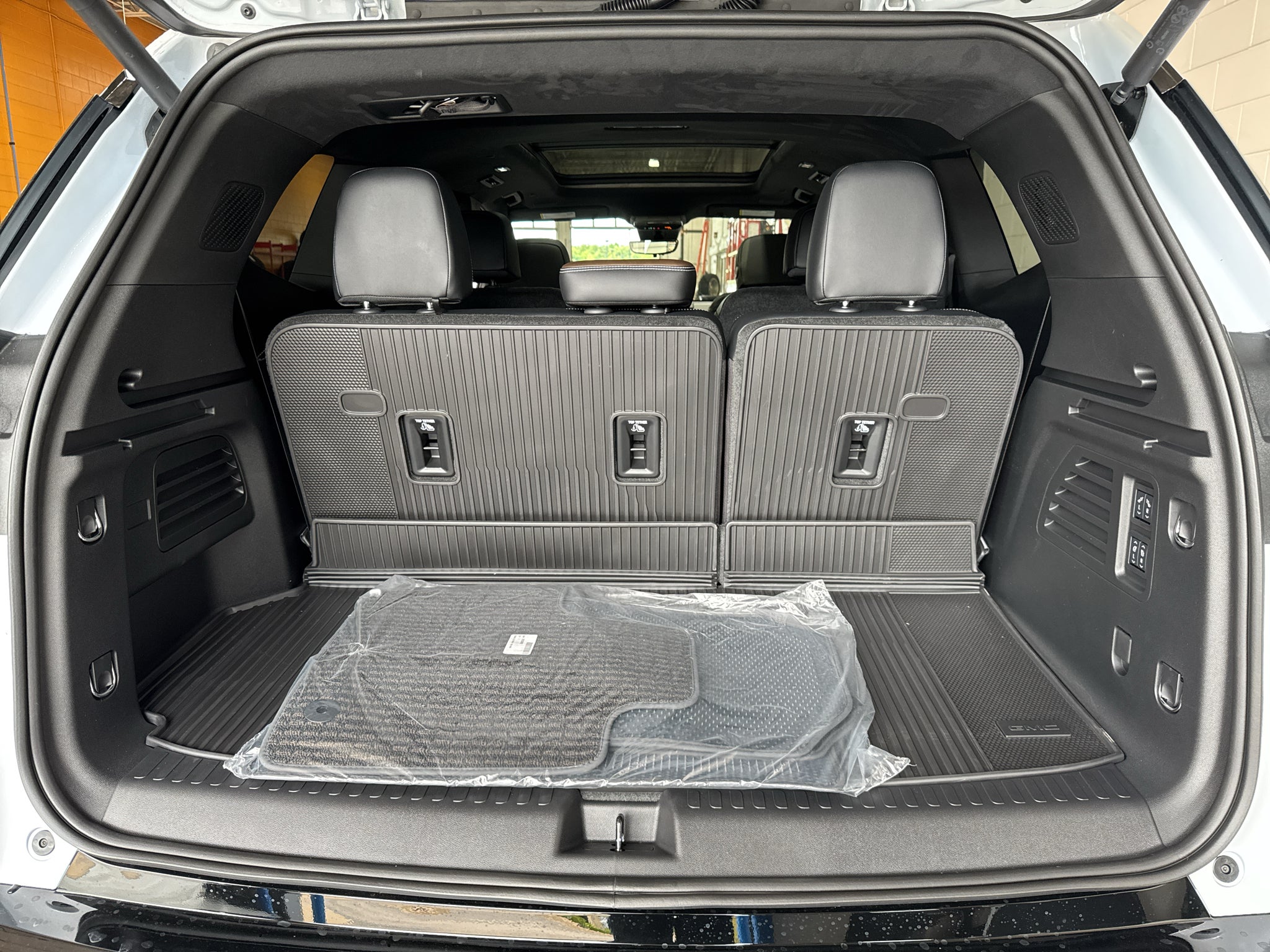 2027 GMC Acadia Denali Ultimate - Photo 23